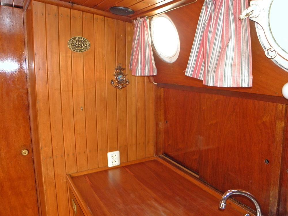 Saloon, Accommodation